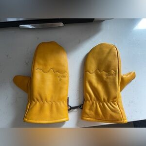Size Medium Giv'r Classic Mittens